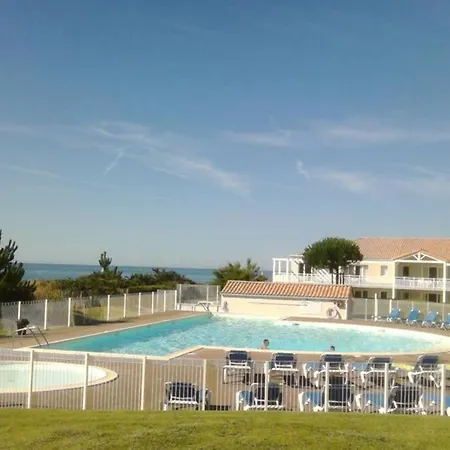 Apartament T2 Avec Piscine Chauffee De Mai A Sept Saint-Jean-dʼOrbetiers