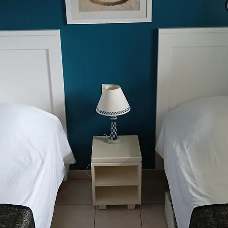 Apartament T2 Avec Piscine Chauffee De Mai A Sept Saint-Jean-dʼOrbetiers